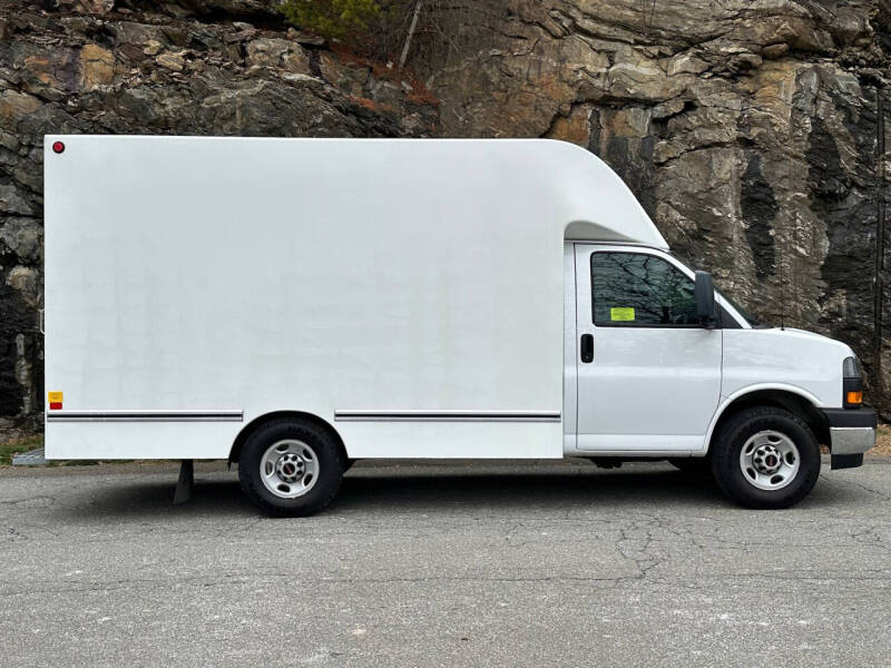2022 GMC Savana 3500