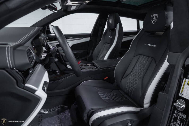 2023 Lamborghini Urus S
