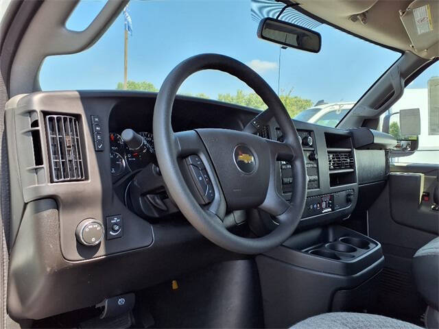 2025 Chevrolet Express 3500