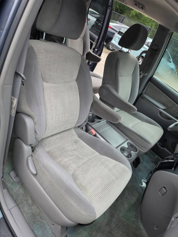 2009 Toyota Sienna LE 7-Passenger
