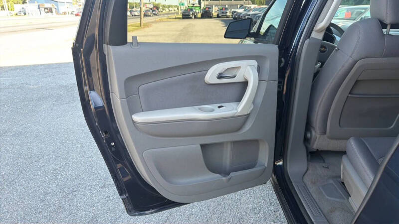 2011 Chevrolet Traverse LS