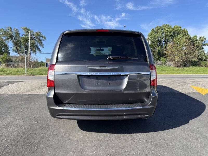 2015 Chrysler Town and Country Touring-L