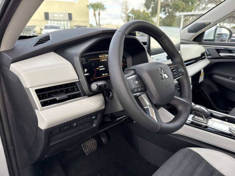 2026 Mitsubishi Outlander SE