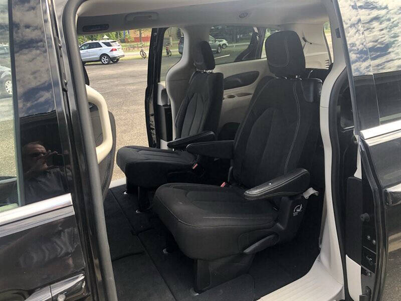2023 Chrysler Voyager LX