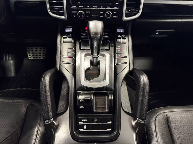 2014 Porsche Cayenne Platinum