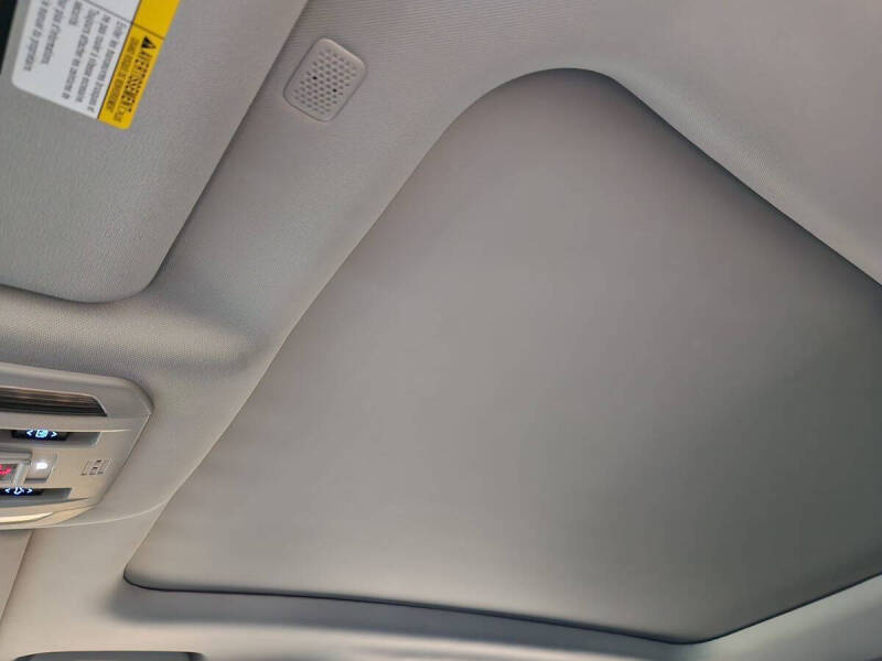 2022 Toyota Highlander Hybrid Platinum