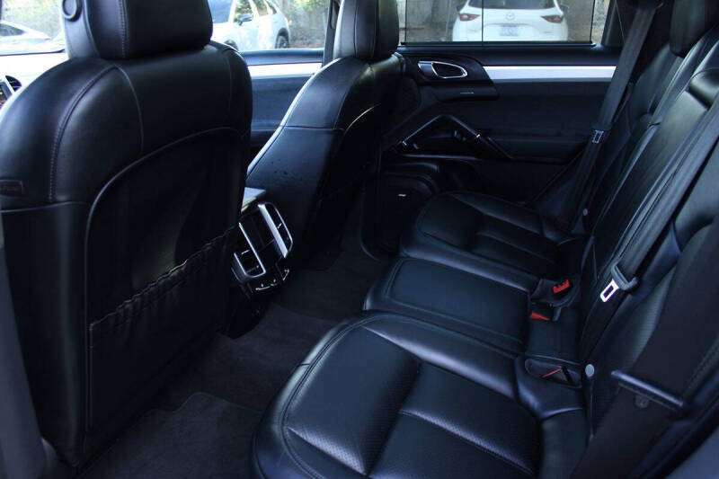 2016 Porsche Cayenne GTS