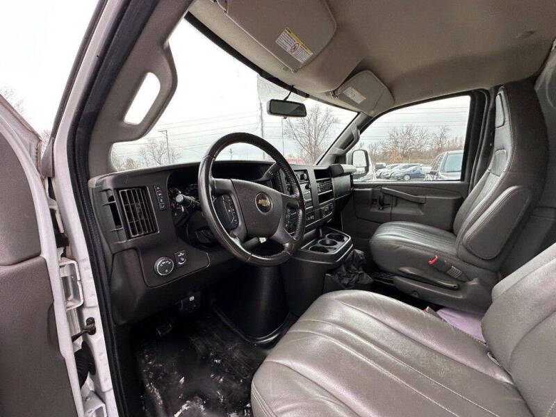 2022 Chevrolet Express 2500