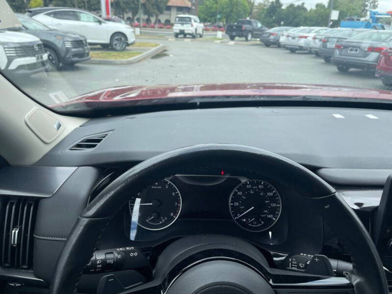 2022 Nissan Pathfinder SL