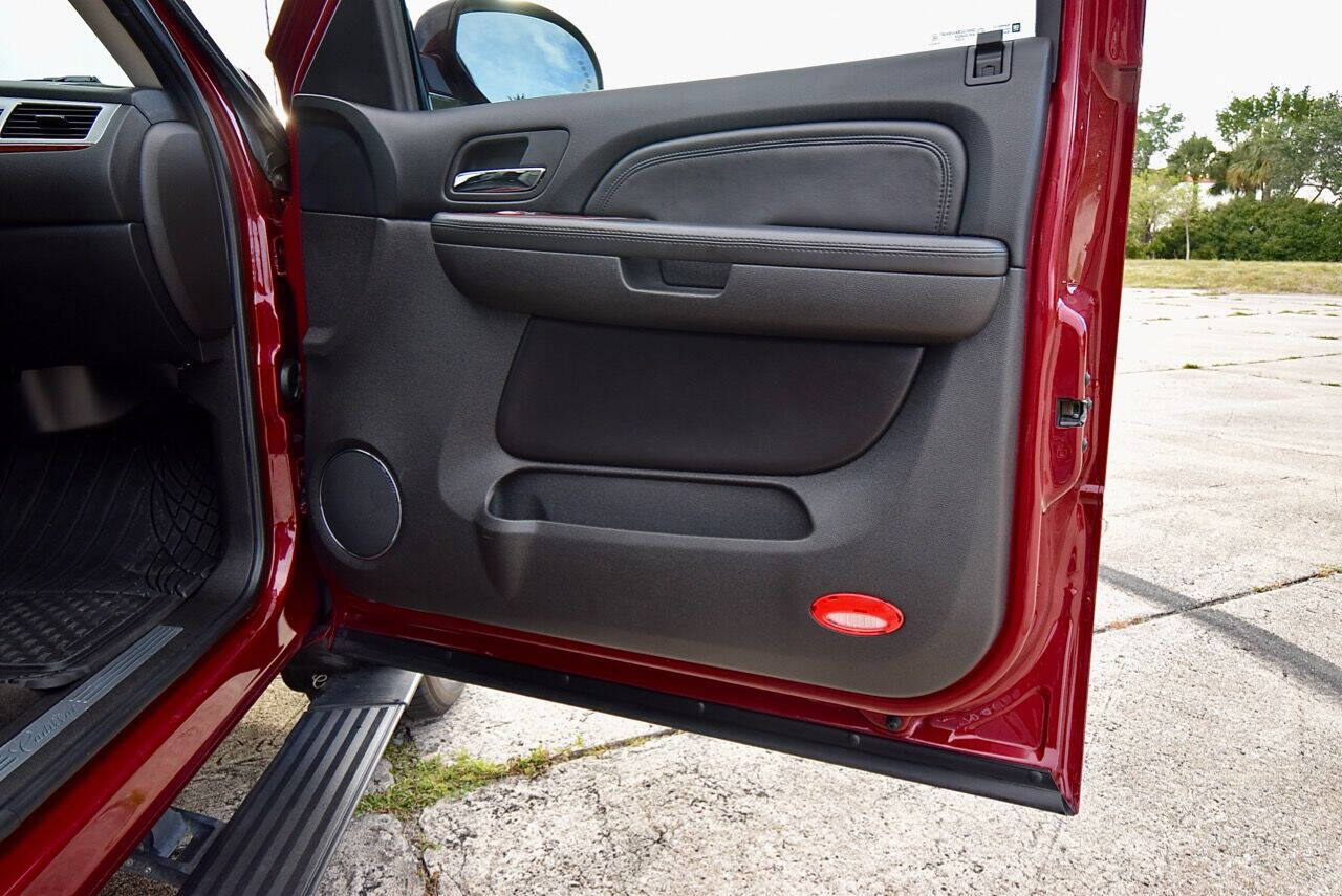 2007 Cadillac Escalade EXT 23