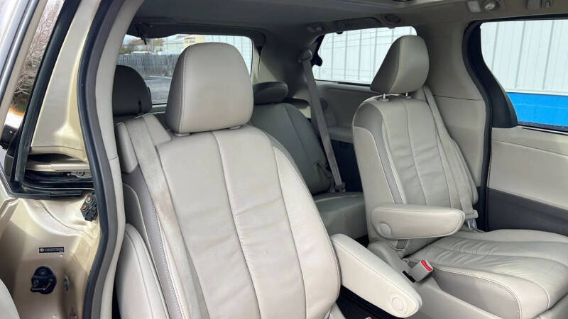 2014 Toyota Sienna Limited 7-Passenger
