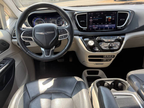 2022 Chrysler Pacifica Touring L