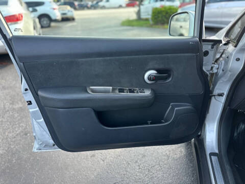 2012 Nissan Versa 1.8 S