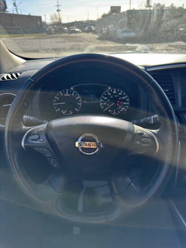 2020 Nissan Pathfinder SV