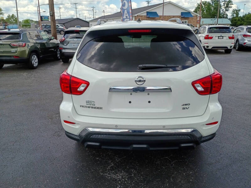 2017 Nissan Pathfinder SV