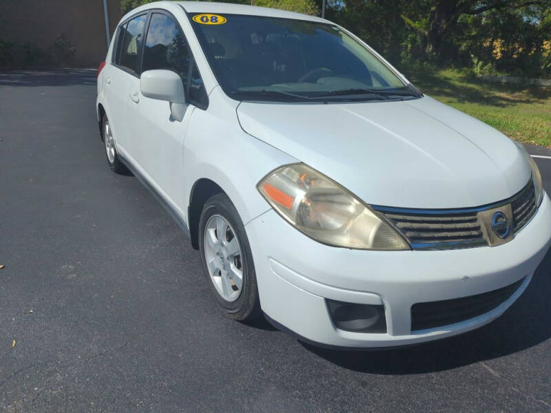 2008 Nissan Versa SL photo 2