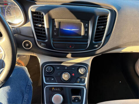 2016 Chrysler 200 LX