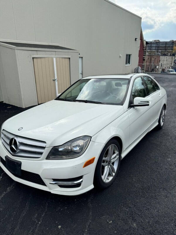 2012 Mercedes-Benz C-Class C300 Luxury photo 2