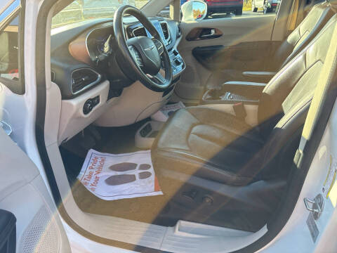 2017 Chrysler Pacifica Touring-L Plus