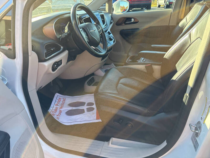 2017 Chrysler Pacifica Touring-L Plus