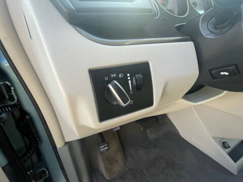 2010 Volkswagen Routan SE