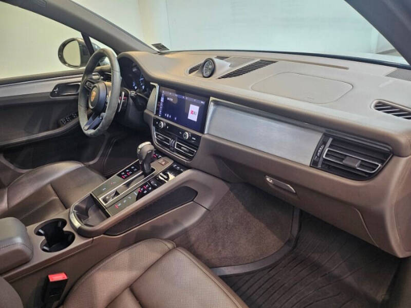 2023 Porsche Macan T