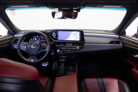 2022 Lexus ES 300h F SPORT