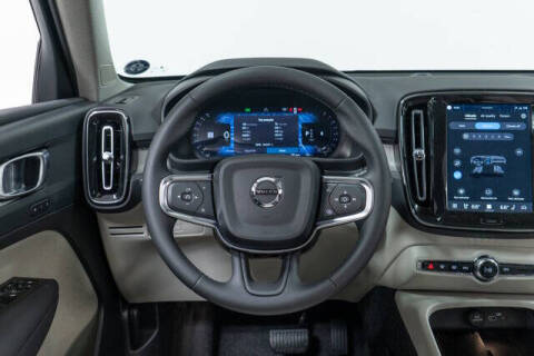 2025 Volvo XC40 B5 Plus Bright Theme