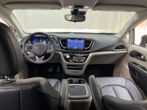 2024 Chrysler Pacifica Plug-In Hybrid Select