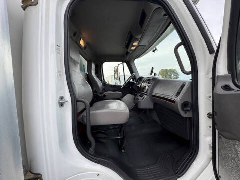 2018 Freightliner M2 106