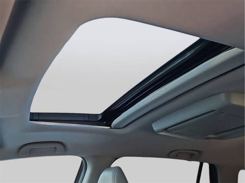 2022 Honda Pilot Touring w/Rear Captain's Chairs