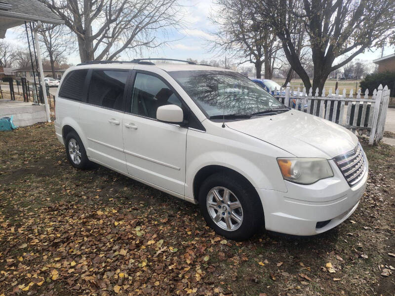 2008 Chrysler Town & Country Touring's photo