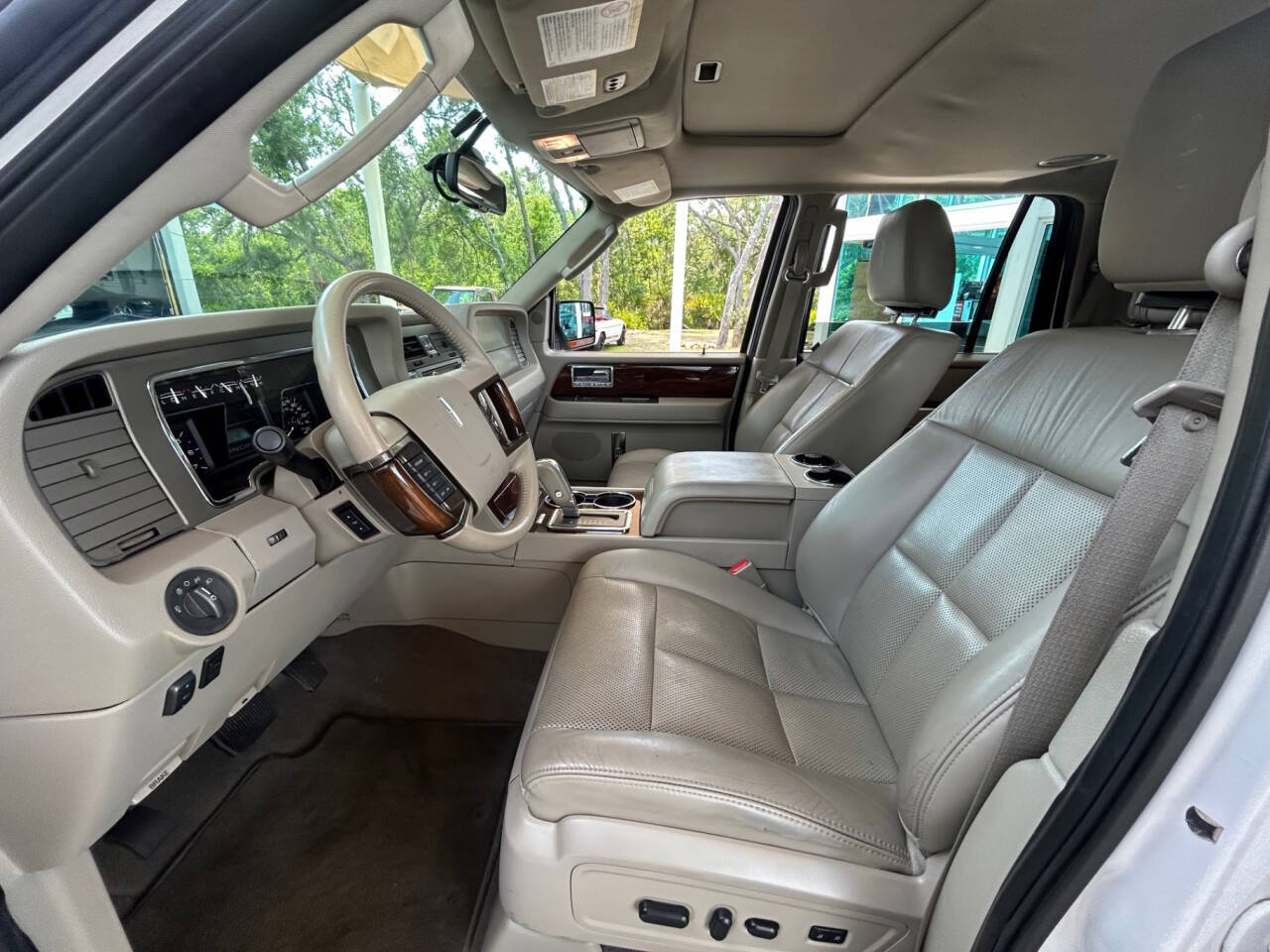 2014 Lincoln Navigator 25