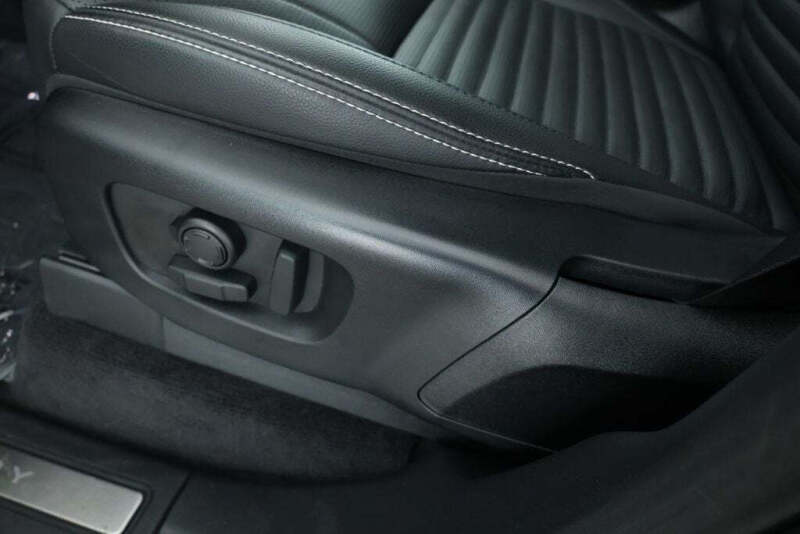 2024 Land Rover Discovery P300 S