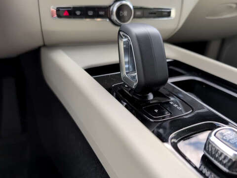 2025 Volvo XC60 T8 Plus Dark Theme