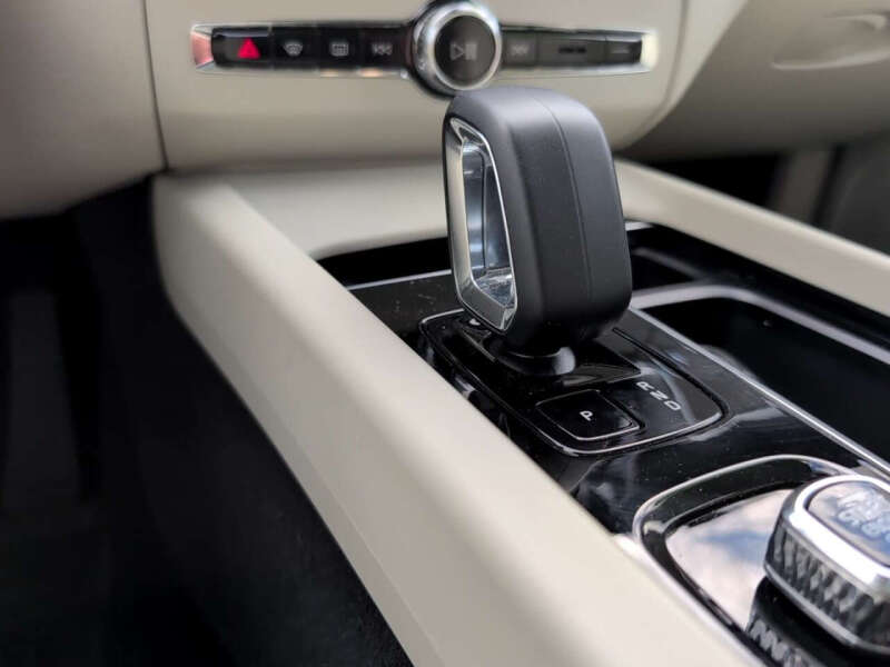 2025 Volvo XC60 T8 Plus Dark Theme