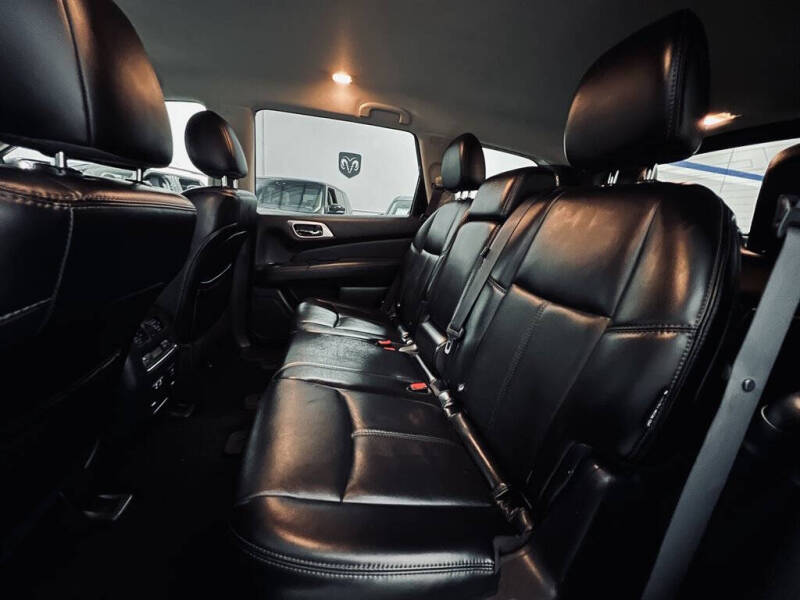 2019 Nissan Pathfinder SL