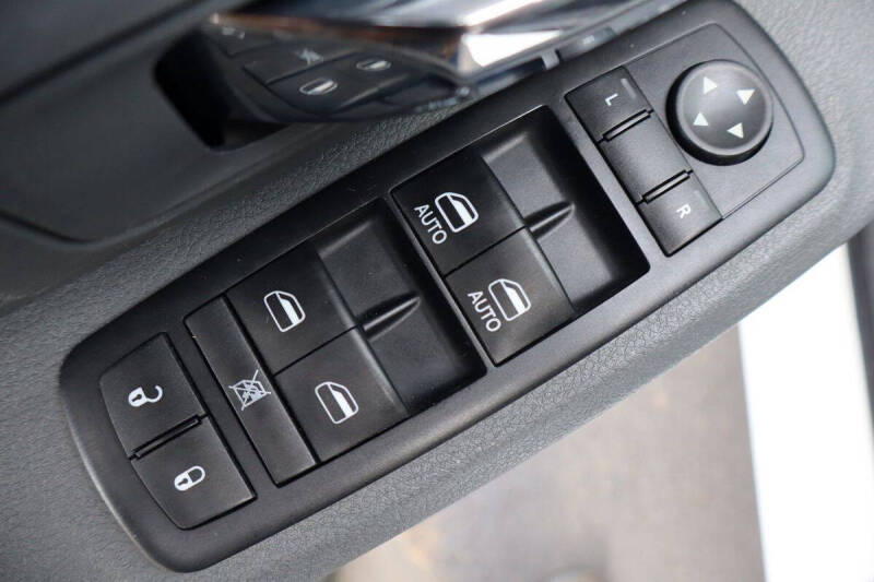 2016 RAM 1500 SLT