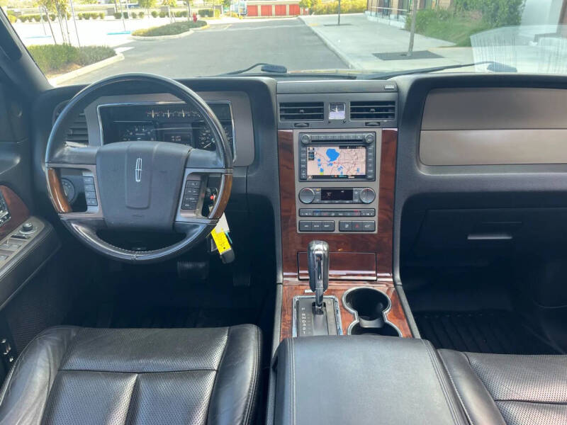 2012 Lincoln Navigator L