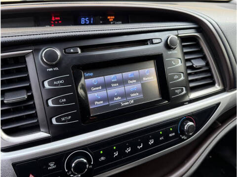 2017 Toyota Highlander LE