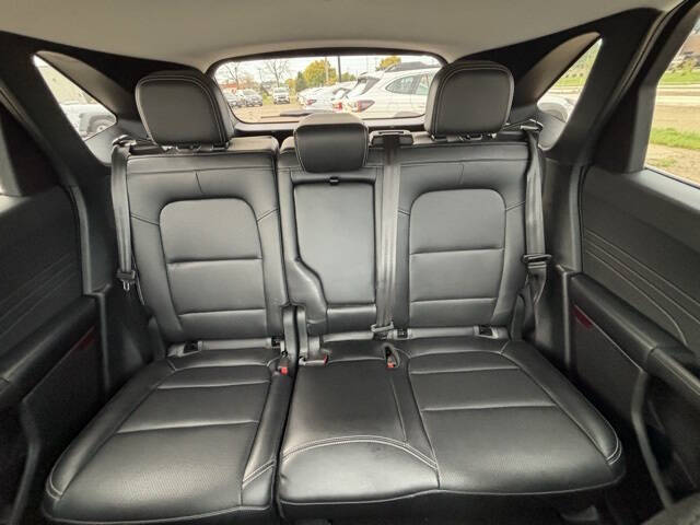 2022 Ford Escape Hybrid Titanium