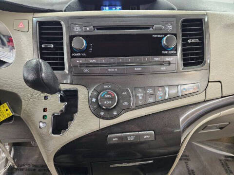 2014 Toyota Sienna LE 8-Passenger