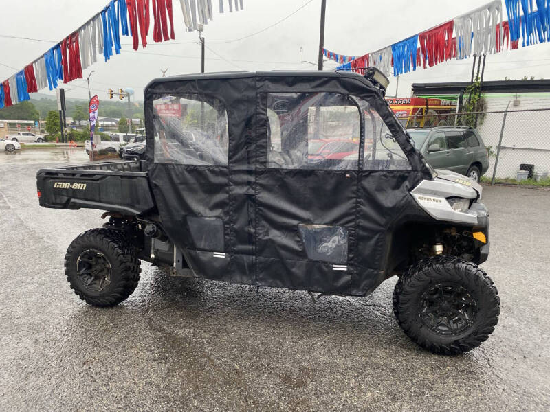 2019 Can-Am Defender HD8