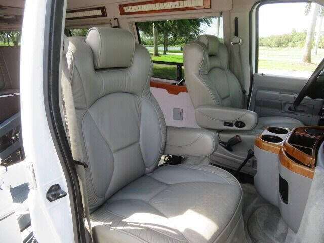 2010 Ford E-Series E-350 SD