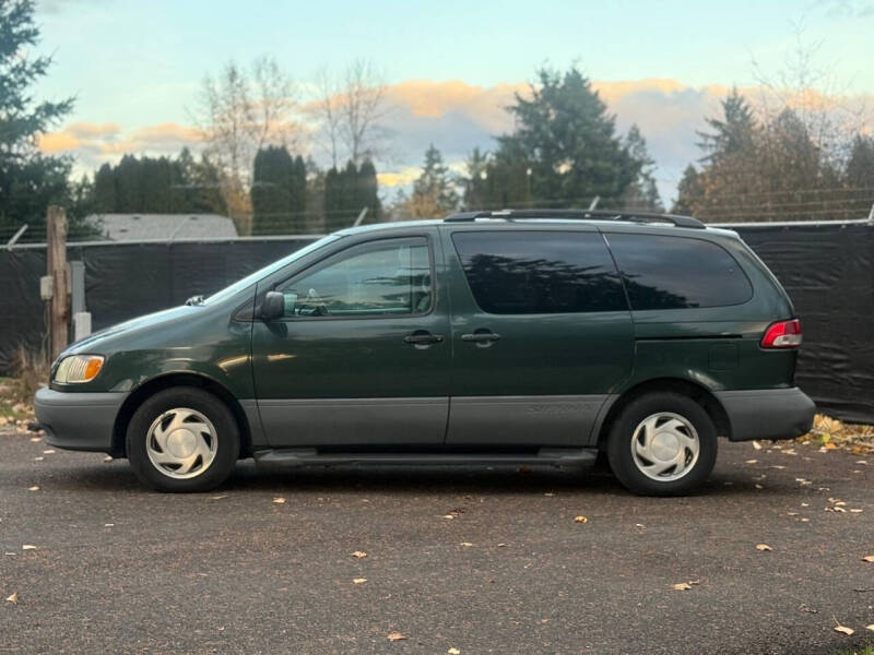 2001 Toyota Sienna LE