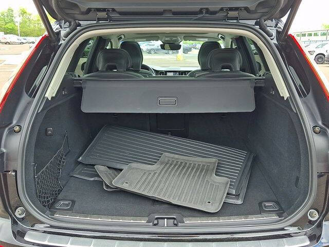 2023 Volvo XC60 B6 Ultimate Dark Theme