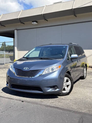 2015 Toyota Sienna LE 8-Passenger