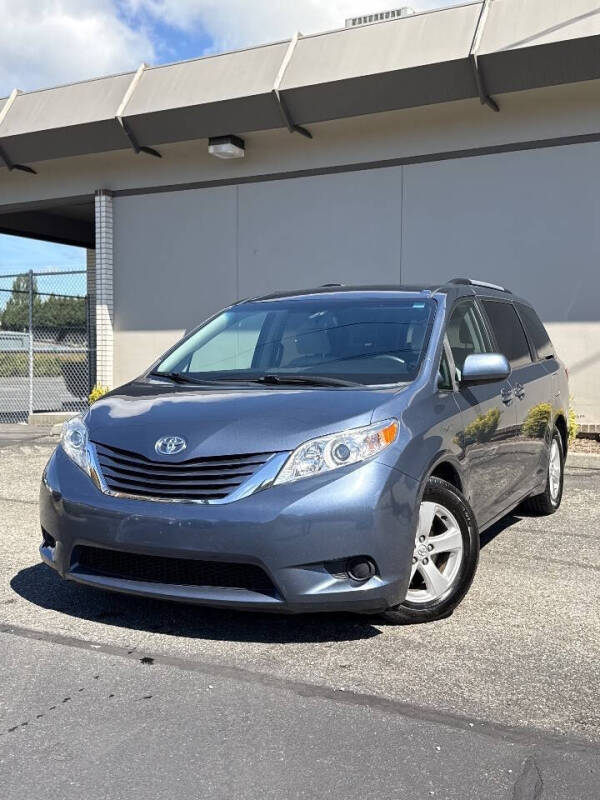 2015 Toyota Sienna LE 8-Passenger