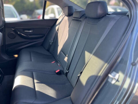 2018 BMW 3 Series 320i xDrive