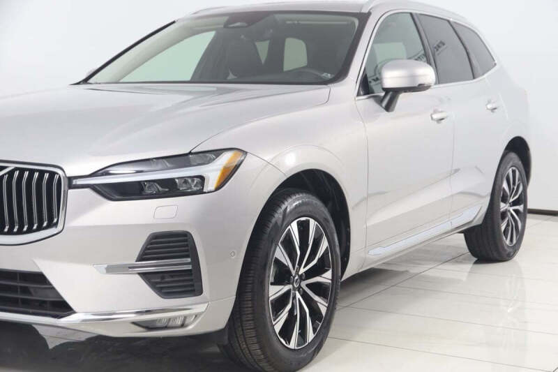 2023 Volvo XC60 B5 Plus Bright Theme